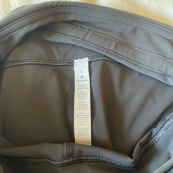 Lululemon gray cropped leggings - Picture 4 of 4